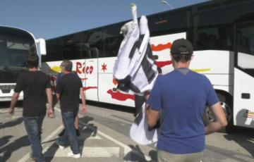 Trabajador se dirige a la movilización ante el Parlamento