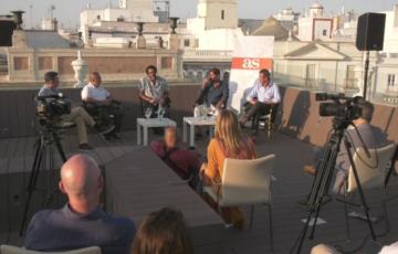 Tertulia en la azotea de la Casa Pemán