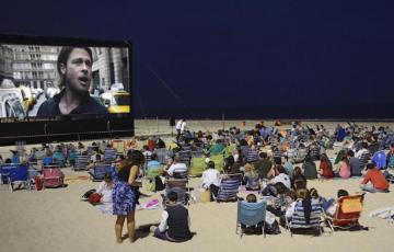 El viento de Poniente obliga a cancelar la proyección del ciclo Cine en la Playa. 