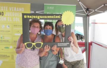 Ayuntamiento y AECC llevan a la playa campaña de concienciación contra el cáncer