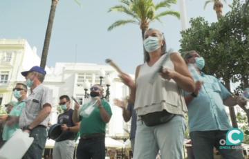 Empleados municipales concentrados frente al ayuntamiento