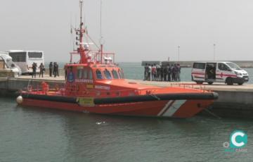Parte de la tripulación fue trasladada a Puerto América en la capital gaditana