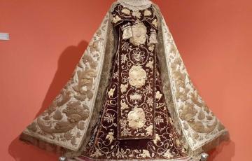 El terno de Teresa del Castillo está siendo restaurado por Cyrta