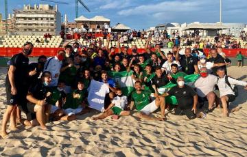 La selección de Andalucía senior de fútbol playa se proclama campeona en el Cádiz Arena.