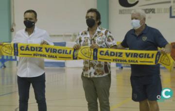 El alcalde, José María González, el concejal de Deportes, José Ramón Páez y el vpdte del Virgili, Antonio Louzado.