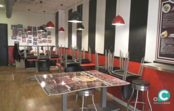 Los locales continúan con las 12 de la madrugada como hora de cierre. 