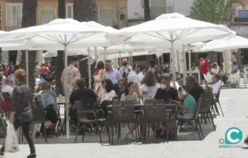 La estabilidad en los contagios hace rebajar las limitaciones