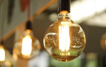 Bombilla encendida