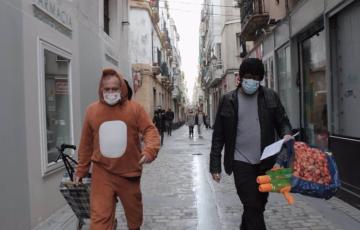 'Aguantando er tipo', un documental para mostrar el carnaval callejero de Cádiz en el año de la pandemia.