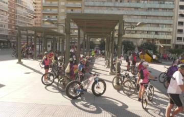 Imagen de manifestantes en la Plaza Ingeniero de la Cierva 