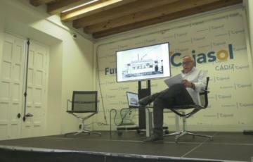 Imagen del biógrafo Joaquín Carlos Herrera durante su intervención en el ciclo 'Recuerdos gaditanos' 