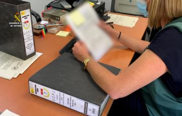 La Guardia Civil detiene a la subdirectora de  una sucursal bancaria de Chiclana por una estafa a clientes  de más de 1.700.000 euros.
