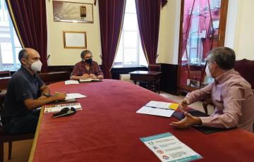 Correos presenta al Ayuntamiento su nueva aplicación para facilitar la tramitación electrónica a la ciudadanía.