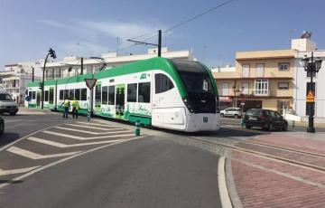 La plataforma Conexión Bahía lamenta "la falta de medidas para mejorar el transporte público".