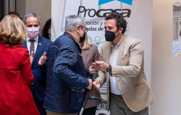 Entrega de llaves en la calle Botica