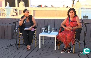 Almudena Grandes con la periodista Tamara García