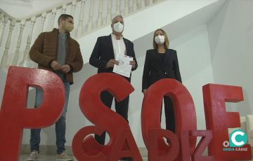 Juan Carlos Ruiz Boix tras presentar su candidatura en la sede del PSOE de Cádiz