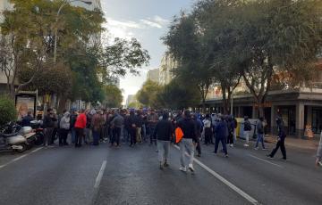 La avenida cortada al Tráfico.