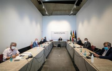 Reunión del comité de expertos Covid-19 de la Junta de Andalucía presidido por el consejero de Salud y Familias, Jesús Aguirre, en una imagen de archivo
