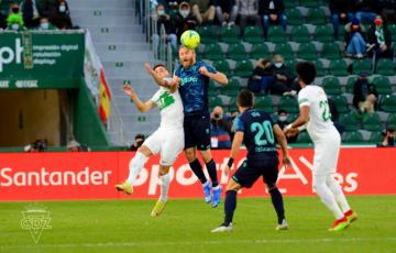 3-1 El Cádiz se afianza en los puestos de descenso tras caer derrotado ante el Elche.