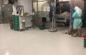 Las UCI doblan los ingresos en Andalucía en el último mes y medio