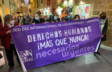 Las pancartas reivindicativas se vieron durante toda la marcha
