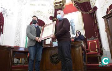 El alcalde José María González entrega la VI edición del Premio Jesús Gargallo al colectivo CEPA