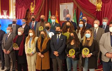 Foto de familia de la entrega de premios