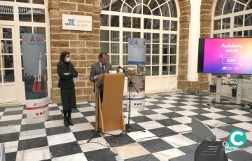 José María Román y María Jesús Herencia durante la presentación de la oferta de la provincia en Fitur