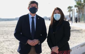 El Consejero Juan Marín, y la delegada territorial de Turismo de la Junta en Cádiz, María Jesús Herencia