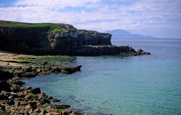 El litoral y la zona del Estrecho se mantienen este lunes bajo aviso amarillo por oleaje.
