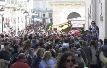 Mucho público y pocas agrupaciones en la primera jornada de callejeras.