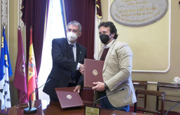 Ayuntamiento y universidad firman convenio para la puesta en marcha del programa Cádiz Social