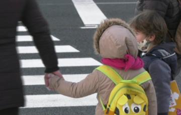 La Junta mantiene las mascarillas en las aulas hasta la inmunización del 80% de los niños con la segunda dosis