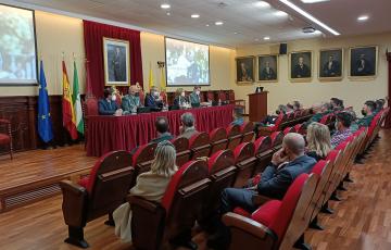 Conferencia en el Salón de Grados de la Facultad de Medicina.