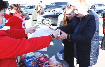 Cruz Roja en un campo de refugiados 
