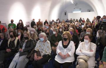 El Ayuntamiento reconoce a 8 mujeres y colectivos de Cádiz con los galardones Ilustres Anónimas 