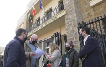 CSIF ante la puerta de Subdelegación.