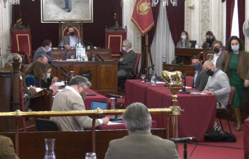 El Pleno aprueba la descatalogación del edificio Ciudad del Mar y la modificación de la ordenanza de playas