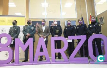 Imagen del acto institucional celebrado en el hall de Subdelegación del Gobierno en Cádiz