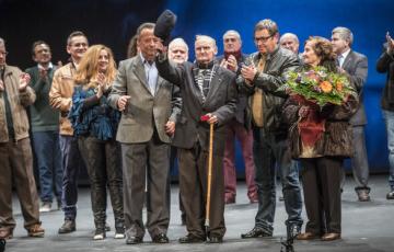 Homenaje en el escenario del Falla a Pepe Mena