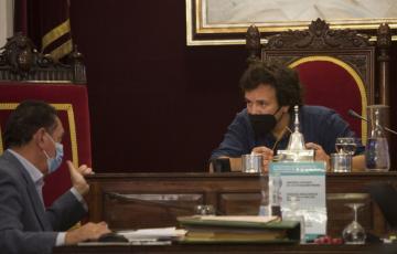 El equipo de Gobierno cree que la oposición aplica políticas "de derechas"