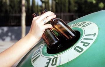 La recogida selectiva de envases de vidrio crece en Cádiz más de un 50% en los últimos seis años .
