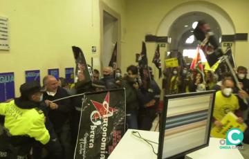 Momento de la entrada en el Ayuntamiento.