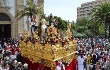 La Borriquita abre paso en un Domingo de Ramos muy esperado.