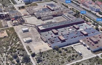 Imagen aérea de la antigua factoría de Delphi en el polígono Trocadero de Puerto Real