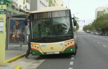 Autobús en la parada