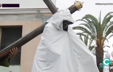 El Nazareno del Amor cubierto con una capa