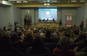 Manuela Molina distinguida con el I Premio “Federación 5 de Abril- Vecinos de Cádiz”
