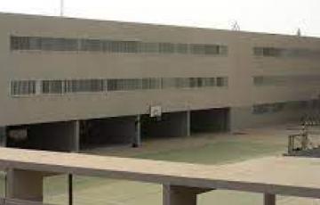 El Ayuntamiento insta a la Junta a atender la petición de ampliación de líneas de los institutos públicos de la ciudad ante el aumento de la demanda.